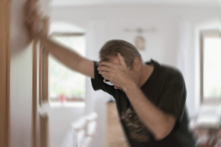 Why you might feel dizzy when turning your head senior stride academy