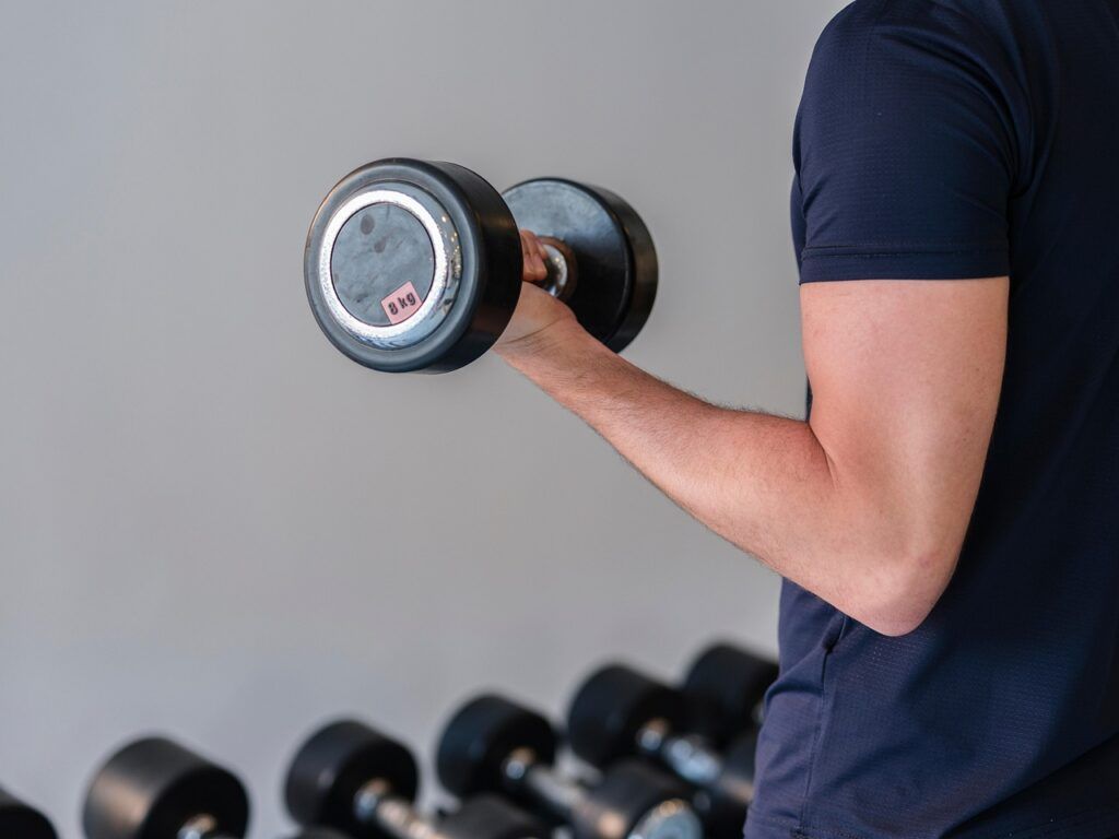 bicep curls with dumbbell