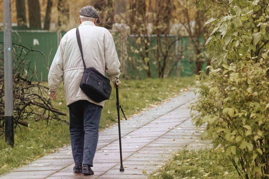 shuffling gait in seniors