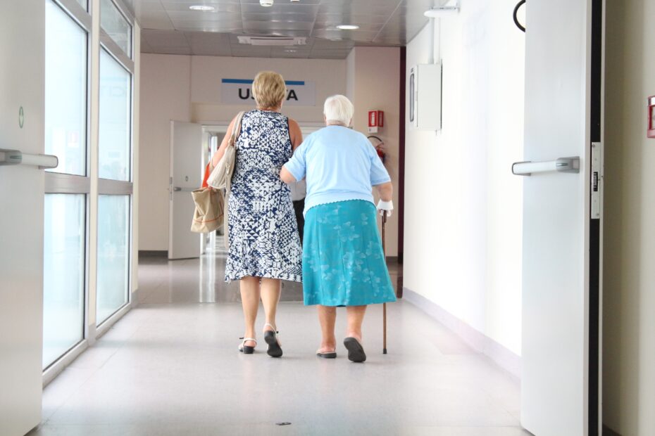 signs of balance issues in seniors